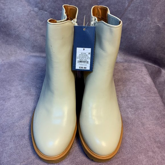 Universal Threads Katrina Boots in Off-White. - Picture 3 of 11